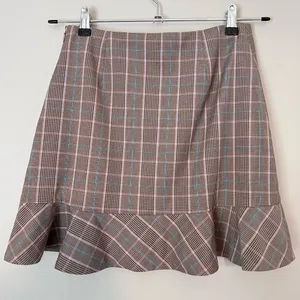 Sunday Best Aritzia Ruffe Trim Side Zip Mini Skirt Tan Glen Check Plaid 6 thumbnail 6