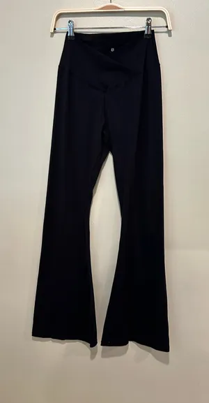 UEU black flares medium thumbnail 1