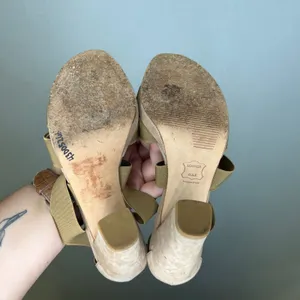 Stuart Weitzman Womens Beige Suede Elastic Strappy Block Heel Sandals Size 6 M thumbnail 5