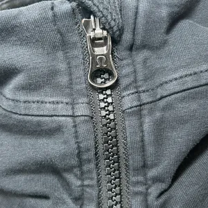 Lululemon Stride Jacket Black Size‎ 6 Full Zip Hoodie Thumbholes Logo Back Vent thumbnail 4