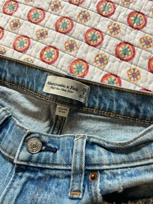 Abercrombie & Fitch High Rise Mom Jean Shorts size 8 / 29 thumbnail 2