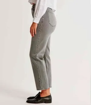 Abercrombie Curve Love Ultra High-Rise Ankle Straight Grey Jeans thumbnail 2