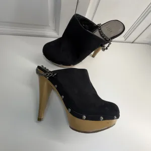 ELLE Ilona‎ Size 6 Black Faux Suede Metal Chain Stud Biker Sexy Mule Heels thumbnail 2