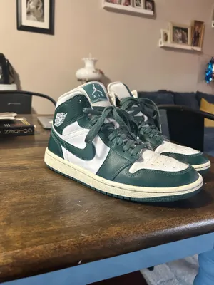Green Nike Jordan 1 Pine Air Retro thumbnail 6