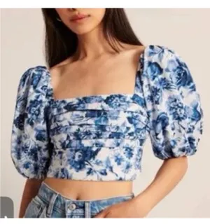 $60 NWOT Abercrombie puff sleeve crop top in blue rose floral M thumbnail 1