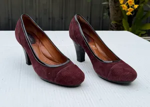 Clarks Burgundy Suede Pumps Women’s Mid Heel Classic Comfort Dress Shoes thumbnail 1