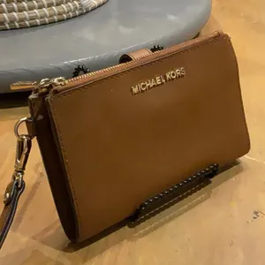 EUC Michael Kors Tan Leather Jetset Wristlet thumbnail 4