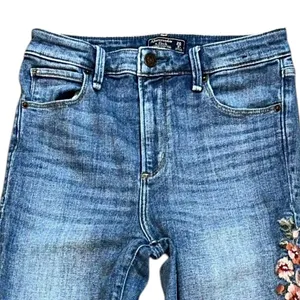 Abercrombie & Fitch Simone‎ High Rise Ankle Denim Jeans Embroidered Floral 26/2 thumbnail 2