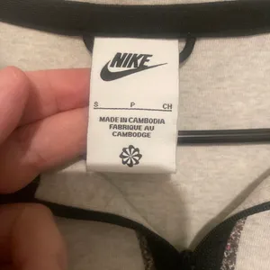 Nike Sweatshirt Women’s Pullover thumbnail 5