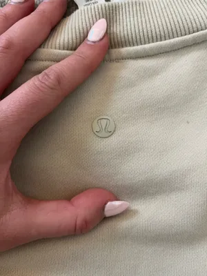 Lululemon Top Short Sleeve Cropped thumbnail 4