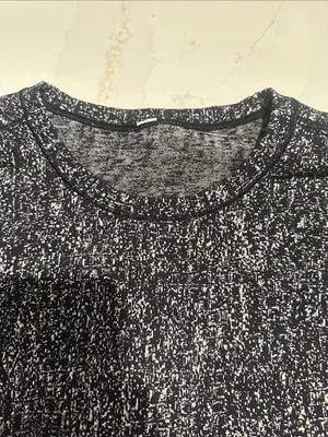 Lululemon black and white long sleeve running shirt approximate‎ size 10 thumbnail 3