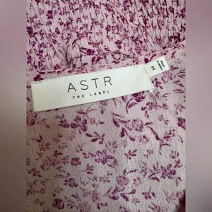 Astr The Label Pink Fuchsia Floral Smocked Lace Blouse size Medium $88 thumbnail 8