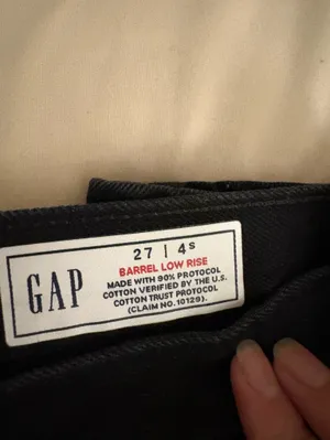 NWOT GAP Women’s Black Low Rise Barrel Jeans thumbnail 4