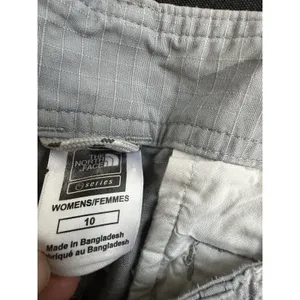 The North Face Capri Pants Womens Size 10 Gray Cargo Hiking Cotton Pockets‎ thumbnail 2
