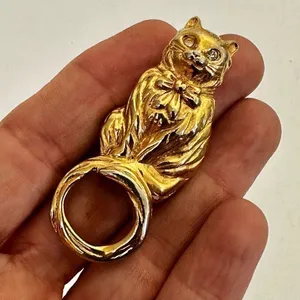 Vintage gold tone Avon cat pin brooch thumbnail 3