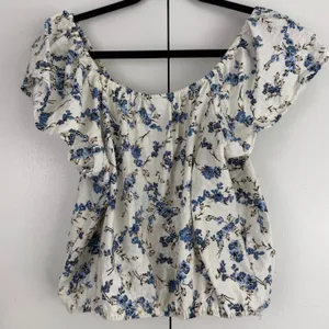 A New Day Blue Porcelain‎ Floral Off The Shoulder Blouse Short Sleeve Medium thumbnail 3