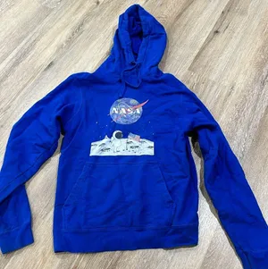 Like new port and company small nasa hoodie thumbnail 1