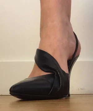 J. Renee Heel with a twist front slingback Euro size 40 fair condition thumbnail 1
