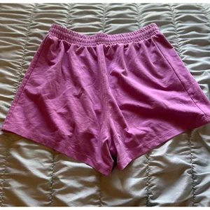 Pink all in motion shorts thumbnail 2