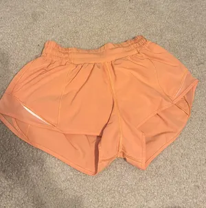 Lululemon Hotty Hot Shorts Low-Rise 2.5" thumbnail 1