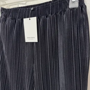 Reformation NWT KAIA silky pleated‎ black pants size XS petite thumbnail 2