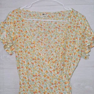 BillaBong Yellow‎ Floral Print Short Sleeve Mini Wrap Dress size S thumbnail 3