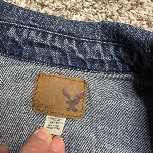 ✨ American Eagle Cropped Denim‎ Jacket XS ✨ thumbnail 4