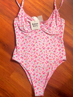 Kulani Kinis Ditsy Floral One Piece Swimsuit Underwire White Pink NWT thumbnail 4