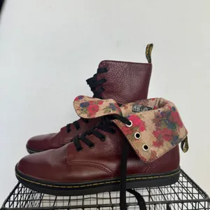 Dr. Martens Stratford Oxblood Leather Floral 9-Eye Combat Boots Women’s 8 thumbnail 7