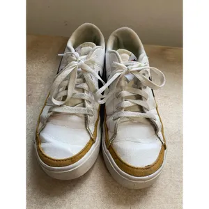 Nike Court Legacy Sneakers White Black Gold Streetwear 6.5 Retro Y2K 90s Classic thumbnail 4