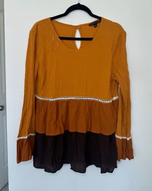 Signature Studio Tiered Blouse Size L Mustard Brown Long Sleeve Ruffle thumbnail 1
