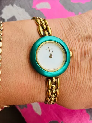 Gucci dressy gold chain Bracelet Watch with Interchangeable Colored Bezels💛💚❤️💙🖤 thumbnail 1