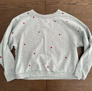 Universal Thread Gray Crewneck Sweatshirt with Red Heart Motif thumbnail 1