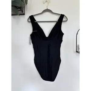 NWT Quince Black Italian Plunge One-Piece Swimsuit Size Large thumbnail 4