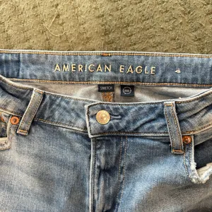 American Eagle Super High-Rise Baggy Wide-Leg Jeans thumbnail 2
