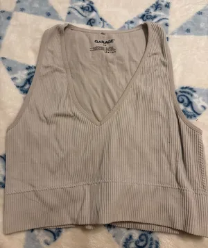 garage crop top  thumbnail 1