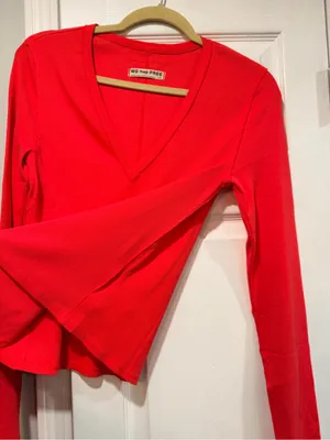 NWOT We The Free Size L Free People Ribbed V-Neck Long Sleeve Fitted Top Raw Hem thumbnail 4