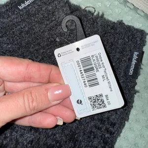NWT Lululemon Women's Ombre Knit Textured Mittens Black Graphite Grey Size M/L‎ thumbnail 3