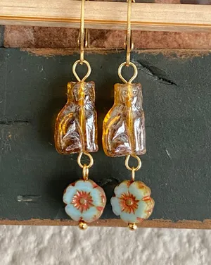 Handmade quality Czech glass cat & flower cute boho fairy style dangle earrings🌸 thumbnail 4