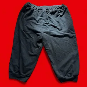 Large Black sweatpants Capri, featuring a classic streetwear style, Used, #219 thumbnail 2