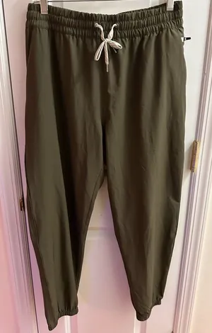 🛑SOLD🛑VUORI WEEKEND JOGGERS thumbnail 1