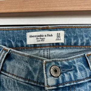 Abercrombie & Fitch Low Rise Baggy Jean Medium With Raw Hem thumbnail 9