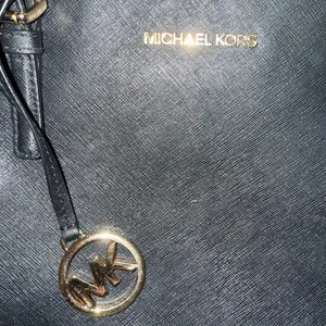 MICHAEL KORS Jet Set East West Top Zip Tote Bag Saffiano Leather Black thumbnail 5