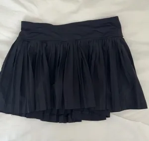 Lululemon Skirt thumbnail 1