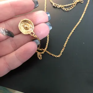 Gold necklace thumbnail 3