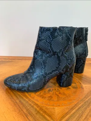 Old Navy Blue Faux Snakeskin Snake Print Ankle Boots Women’s Size 6 Back Zip thumbnail 2