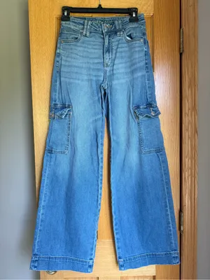 American Eagle Super High Rise Baggy Wide Leg Cargo Jeans Size 000 Medium Wash thumbnail 1