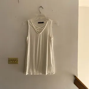 Doe & Rae White Ribbed Criss Cross Neckline Tank Top Size Small thumbnail 2