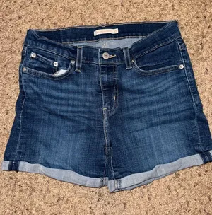 Levi’s Dark Wash Denim Roll-Cuff mid Length Shorts size 29 thumbnail 1