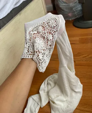 NEVER WORN Flowy Beach Crop Top White thumbnail 3